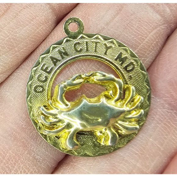 Vintage Ocean City Md Crab Crea 12k GF Disc Charm 1/2" - Picture 1 of 3